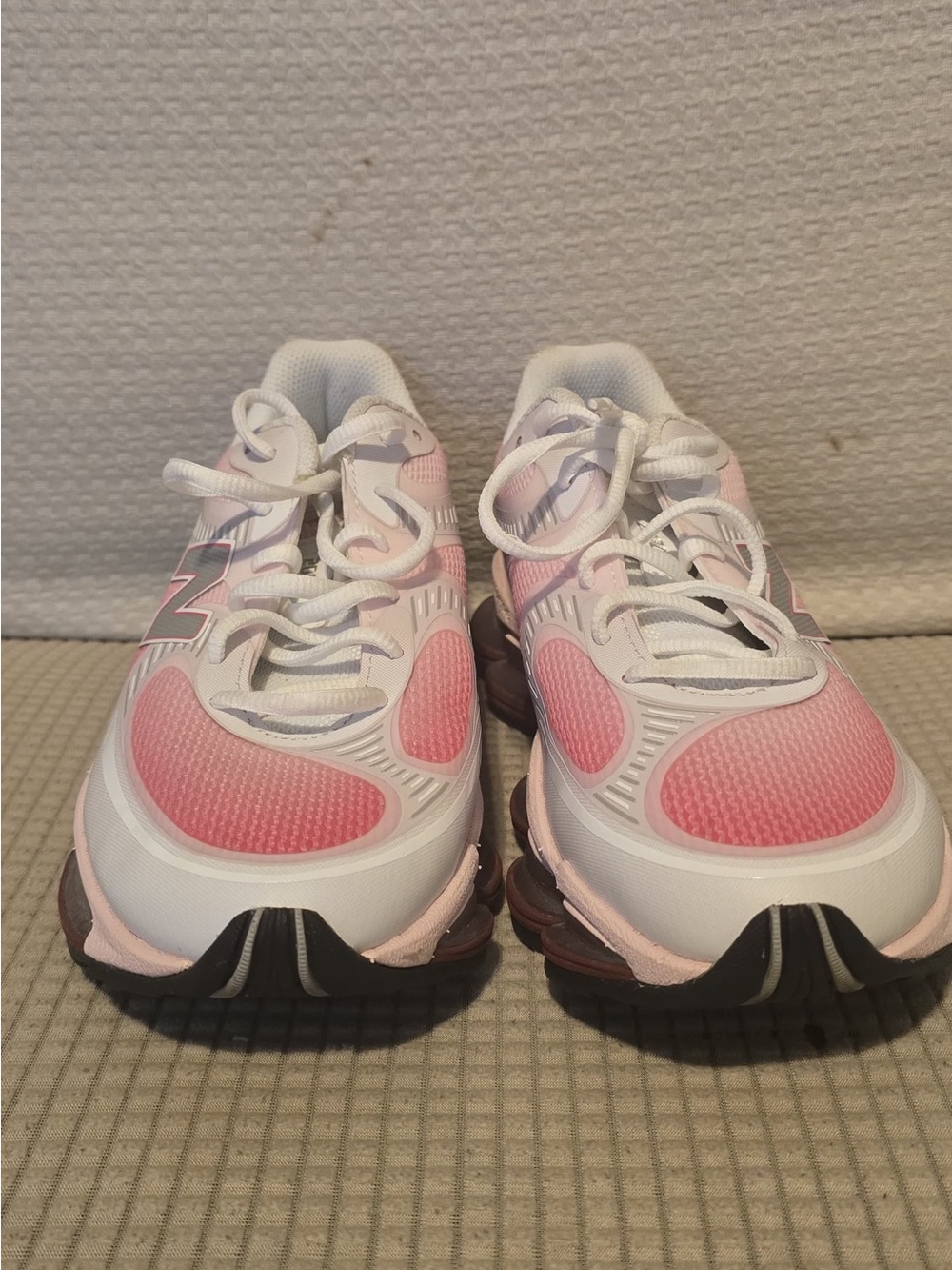 New Balance Women's Pink and White Athletic Running Shoes